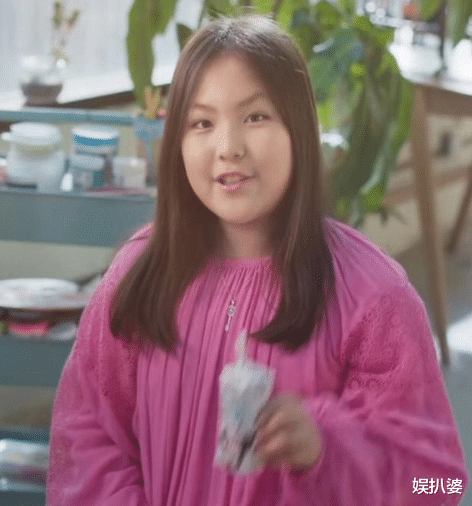 眼线|郑欣宜一顿吃7个鲍鱼，从200斤减肥到108斤，现在变什么样了？