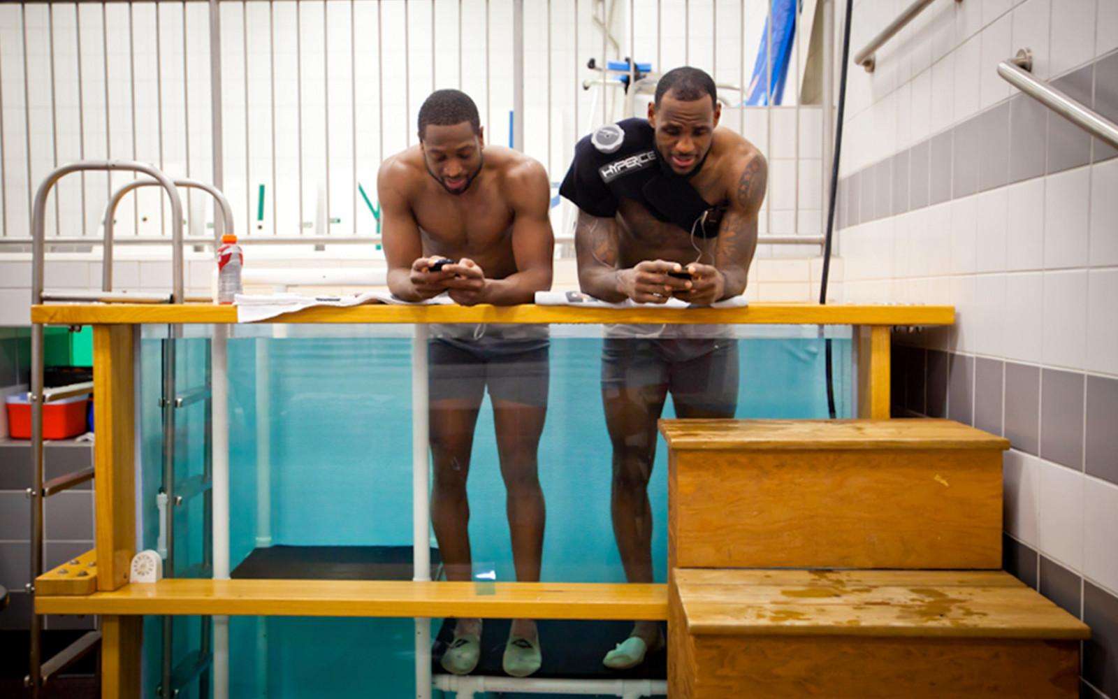 安东尼·戴维斯|价值百万！如果浓眉续约成功，詹姆斯就送你这份大礼，怪欧文不珍惜啊！