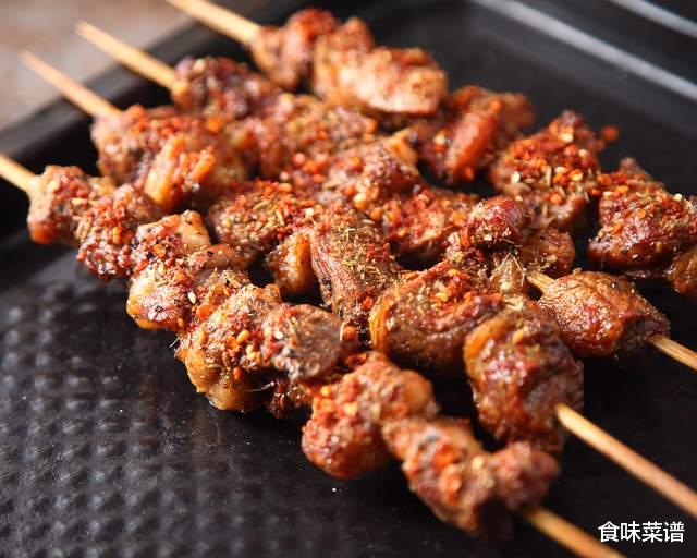 羊肉串|羊肉怎么腌制,烤出来才好吃?大厨透露3个技巧,鲜香味美无膻味