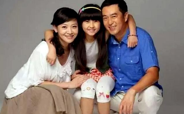 张嘉益|走进张嘉译现实的豪宅，房子装修得像平民家庭，餐桌的食物很随便