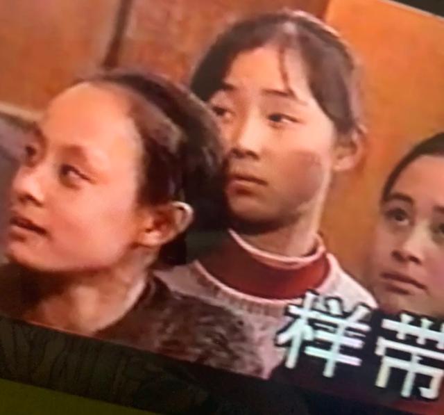『孙俪』在一部老电视里发现孙俪，她发际线靠后脑门超大，像五十岁老太太