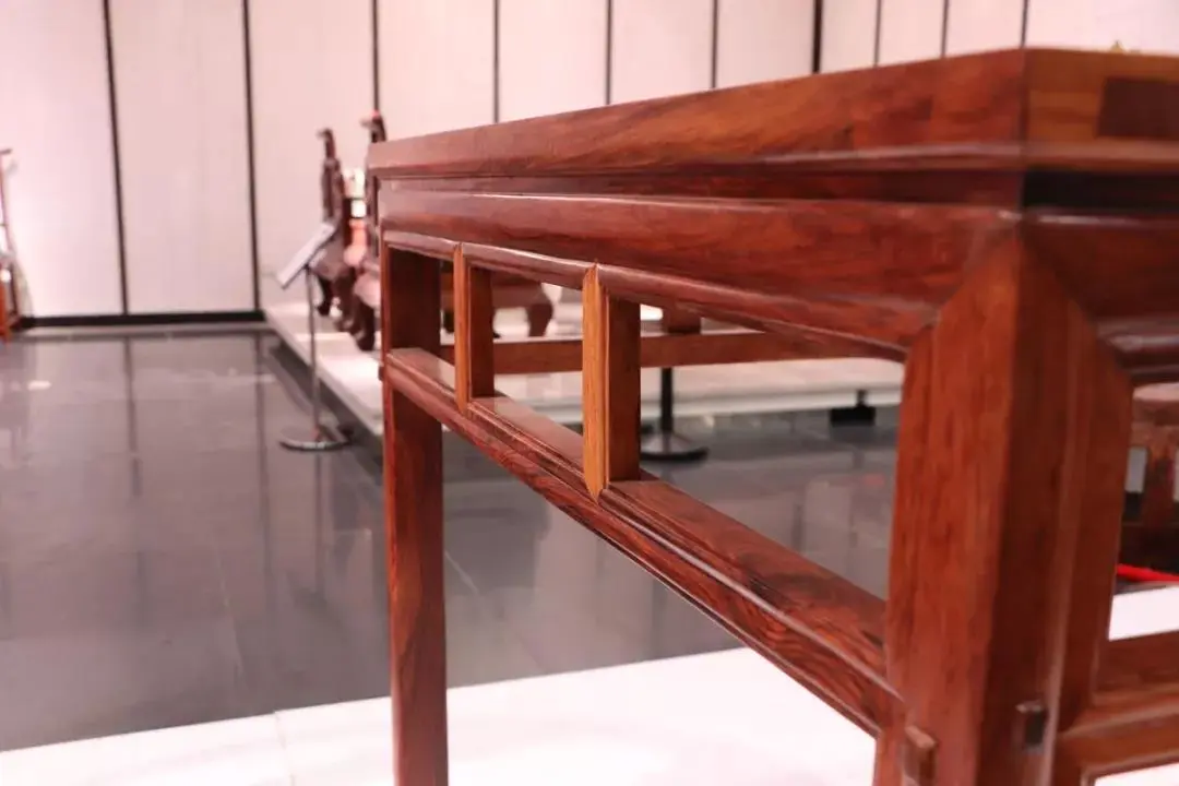 小叶紫檀|到底是海黄贵?还是小叶紫檀更贵?