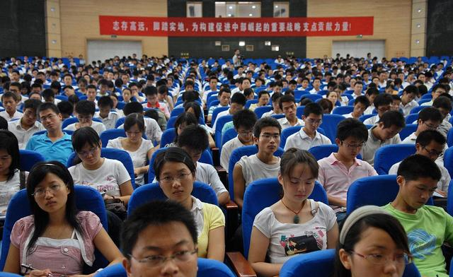 教育部|教育部最新通知,这些大学生毕业就当公务员,国家储备干部!