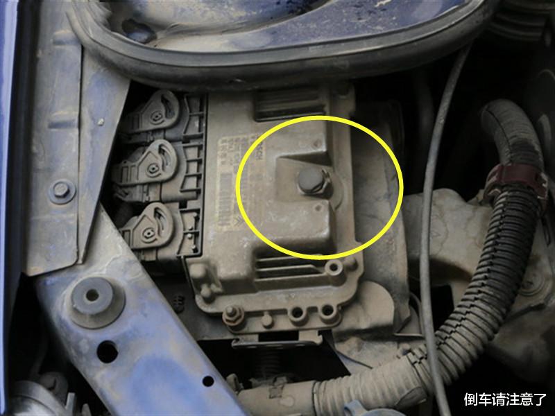 [引擎盖]这3颗螺丝是二手车的“照妖镜”，一旦被动过，转头就走别犹豫！