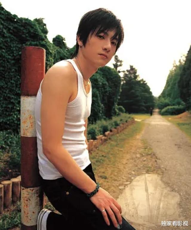 彭坦|中国乐队主唱的颜值天花板，娶名模12年零绯闻，42岁仍是少年