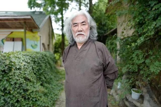 张纪中|《笑傲江湖》开拍10天，男主就被换掉，张纪中怒斥：恨不得扇他！