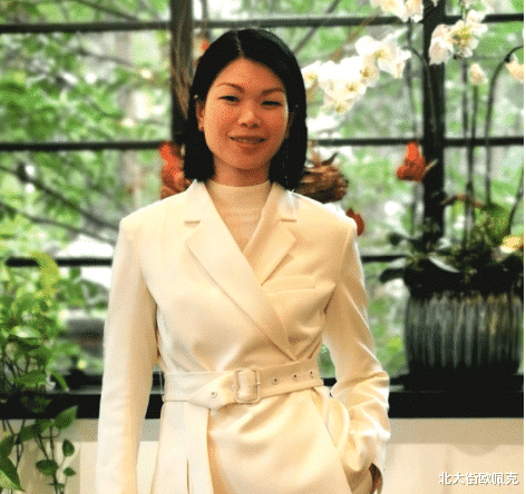 蒋大为▲还记得红极一时的“第一丑模”吕燕吗?嫁给法国富豪后,生下混血儿子像王子