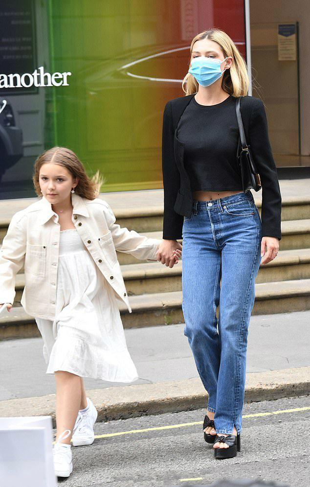 哈珀·贝克汉姆|小贝家的小七爱美了！烫头画眼线成熟到认不出，胖嘟嘟还不减肥？