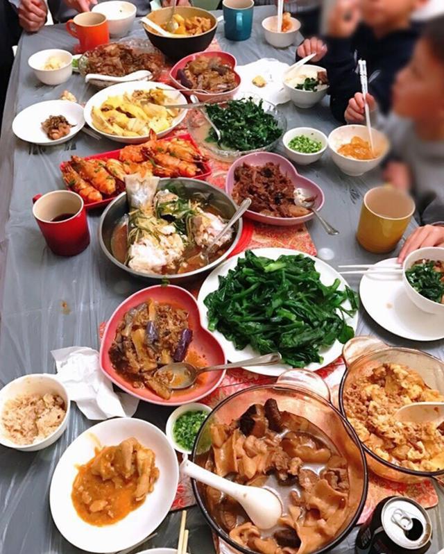 胡杏儿|走进胡杏儿结婚后的家,香港房子都太小了,客厅要跟厨房挤在一起