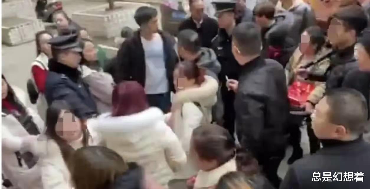 总是幻想着 新郎买内衣尺寸不合适接亲被拒，男方执意索要彩礼，他们谁赢了？