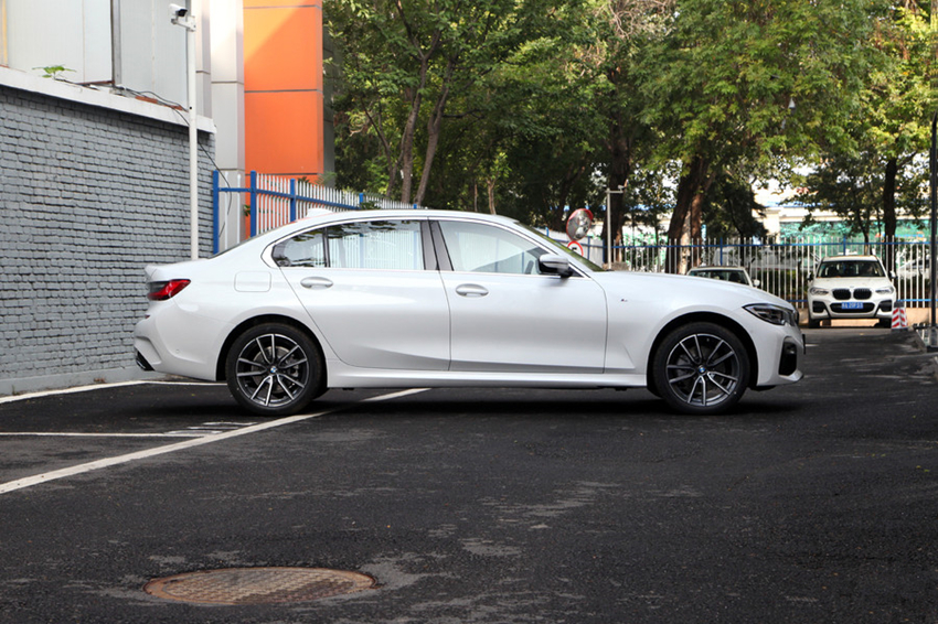 宝马3系|宝马“尊严”都不要了！从29万跌至24.13万，30天狂卖16919辆