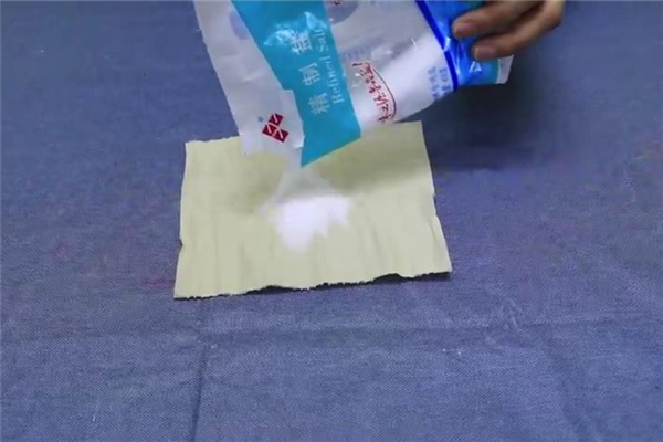 ##抓紧在卫生间里撒把食盐，不是迷信，有钱人都在做，学会全家受益