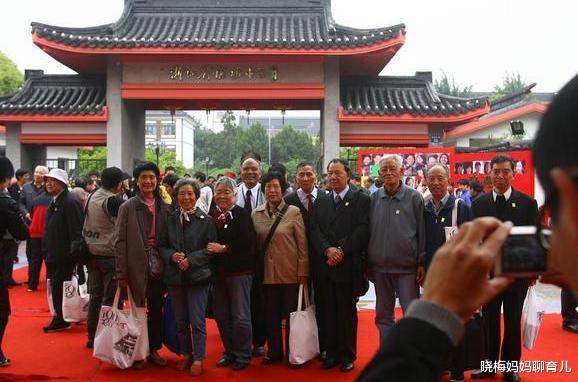 大学|4所“名震全国”的高中,学生能考进去,相当于一只脚迈进大学