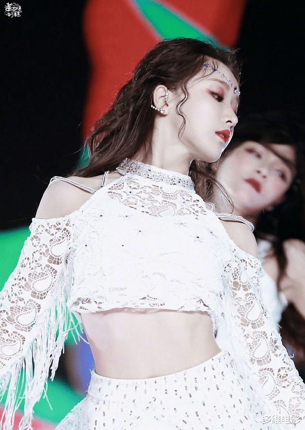 『创造营2020』创3姜贞羽因伤病遗憾退赛,两大官微转发安慰,跟陈欣叶差距真大