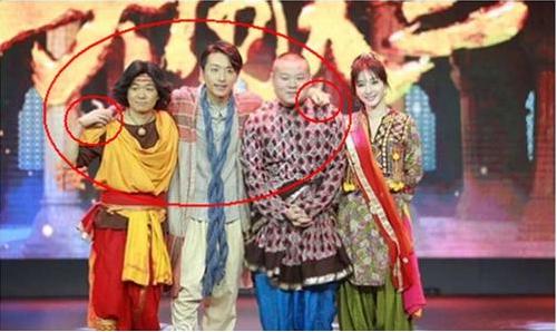 柳岩：2016年, \伴娘门\事件后, 遭\封杀\被众人孤立的柳岩, 唯独被他力捧