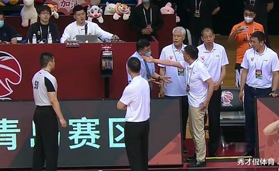 巩晓彬@CBA深夜开重磅罚单，巩晓彬停赛2场罚10万，浙江老总和裁判也没跑
