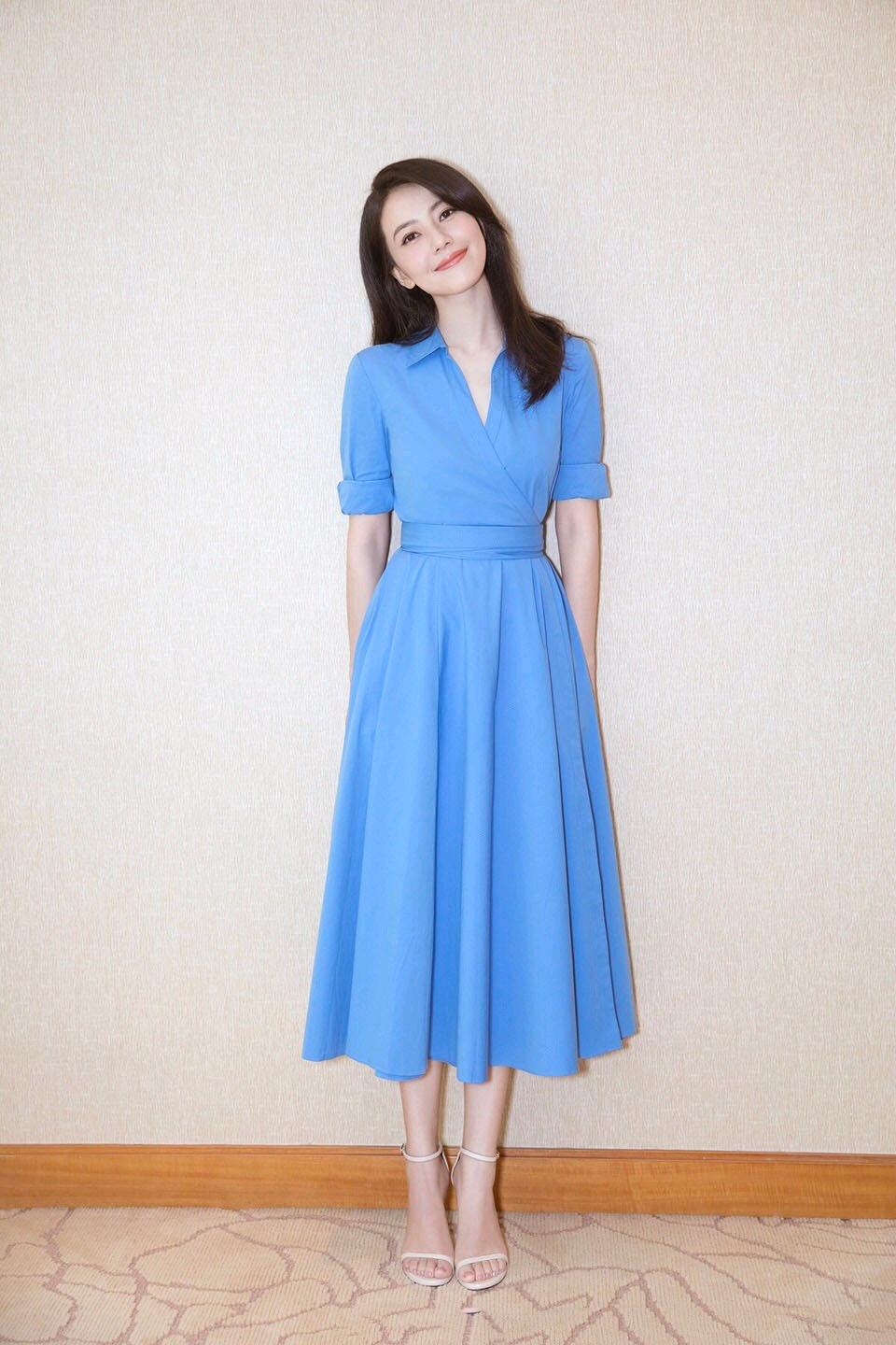 高圆圆|高圆圆不愧是京城第一美女，41岁搭翻领套裙温婉成熟，美得出众