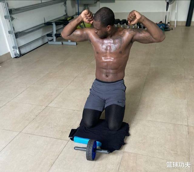 湖人队：终于大开窍！湖人又捡到宝！恭喜詹姆斯，带刀侍卫归位！