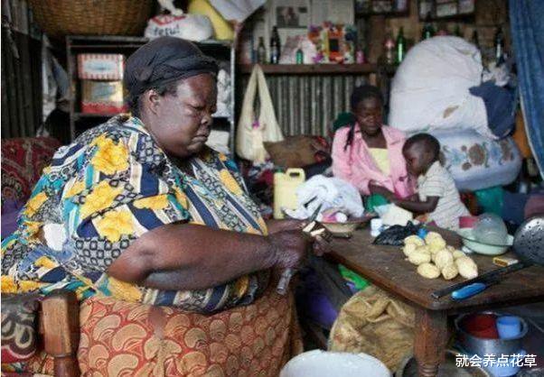 「非洲」非洲第一美女因颜值太高，丈夫害怕她被别人抢走，放弃工作随身保护！