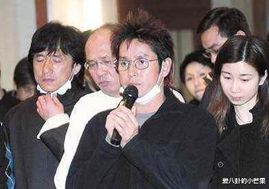 成龙|成龙参加梅艳芳葬礼迟到，向华强喝令让他当众下跪？多年后向太说出真相