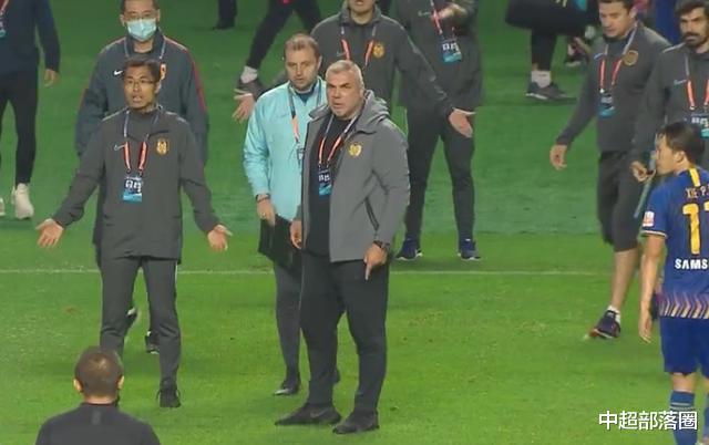 江苏苏宁|1-2！鲁能坏消息！中超大规模冲突：数十人互相推搡，郑智吃黄牌