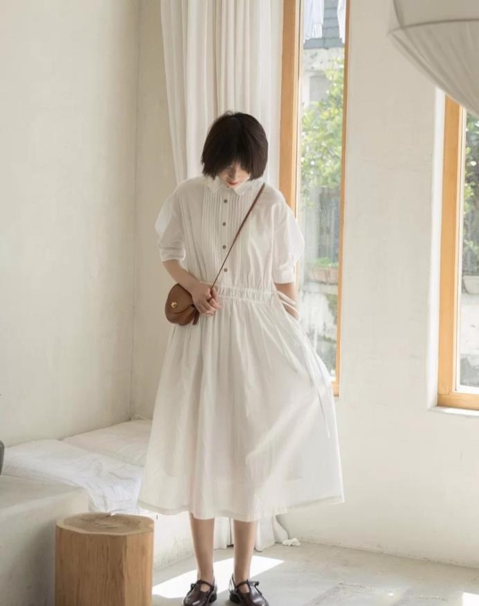 [穿衣搭配]有一种夏季穿搭叫“直男超爱”，短发女生穿特别清纯，简单又高级