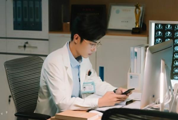 『余生请多指教』肖战《余生请多指教》定档?同期撞上3部医疗部:该看哪一个?