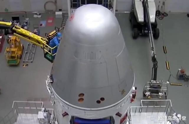 载人登月:新飞船太空打水漂!返回舱一身焦黑落地,率先打响载人登月开头炮