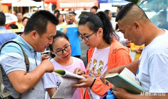 医生|2021年想要考医学专业考生，这4件事应该知道，当医生并不容易
