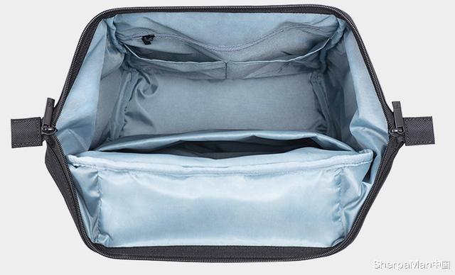 雷军■千亿身家的小米CEO雷军，一个99元「破背包」，两年都不舍得换