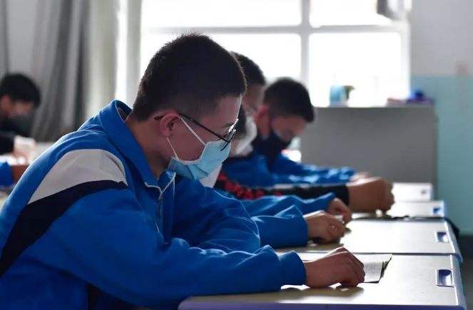 「」受疫情影响，今年高三的孩子们该如何调整自己，应对高考