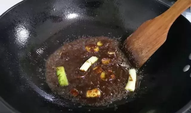 「」做鱼时,去腥加酒加醋是大错特错!这才是最好吃做法,上桌就扫光