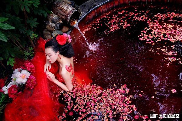 杨贵妃|杨贵妃是否死于马嵬坡,日本女孩拿出家谱,山口百惠承认是她后代