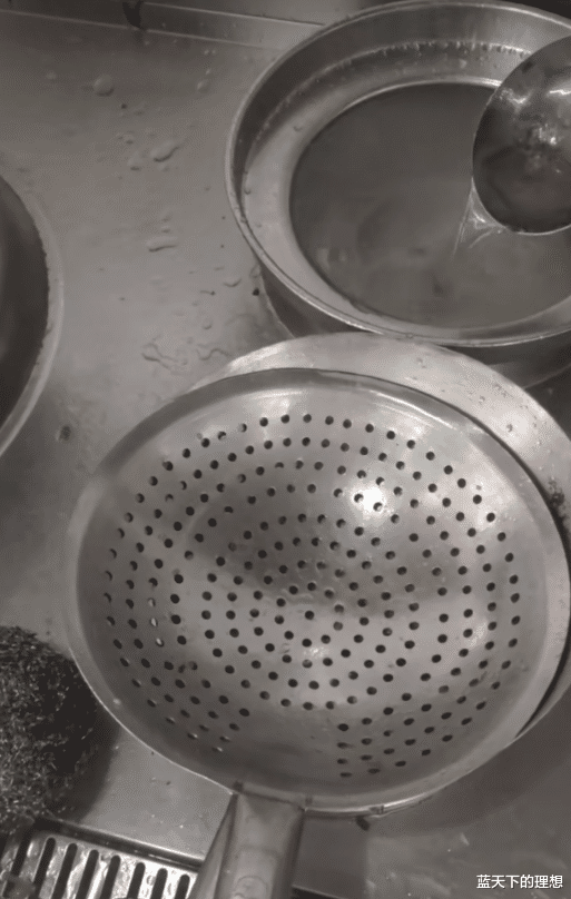 猪油|“今天熬猪油被老板看见了硬是让我加水，这是啥意思？”求解答哈！