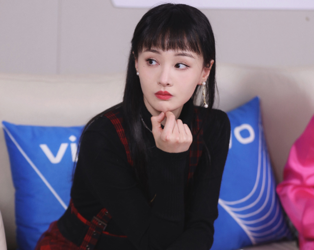 郑爽|最早曝郑爽代孕博主发文：女方中途后悔想打掉，当地法律不允许