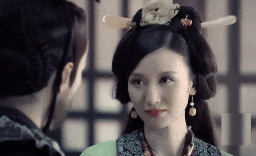 「张萌」“最美虞姬”到底有多撩人？大胆挑战“青花瓷”装，这才是39岁该有的样子！