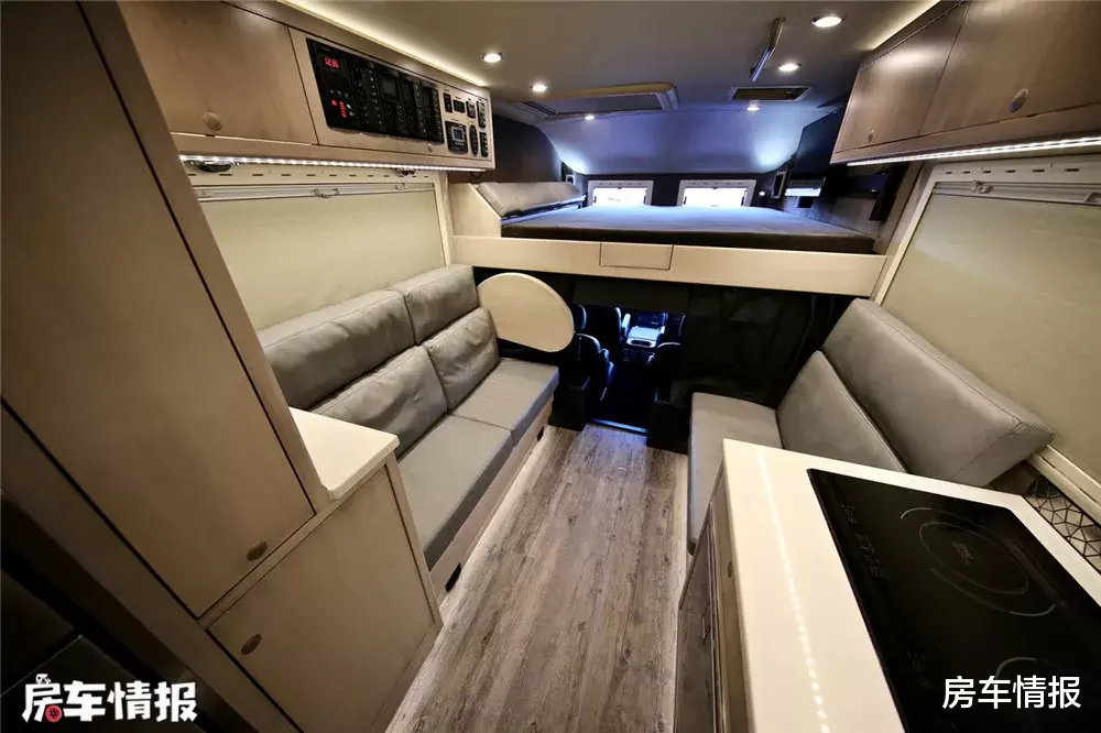 碳纤维|新款福特房车碳纤维厢体，6.7L发动机，出厂自带11度电和330L油箱