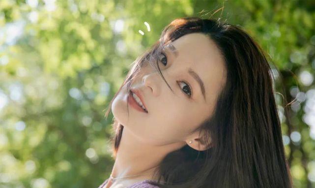 李沁|演女主剧不火,演女配剧火人不火,演技碾压一片小花却命里缺红?