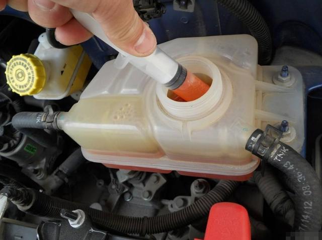 东风猛士|汽车防冻液多久换一次？许多车主不长记性，让发动机提前报废