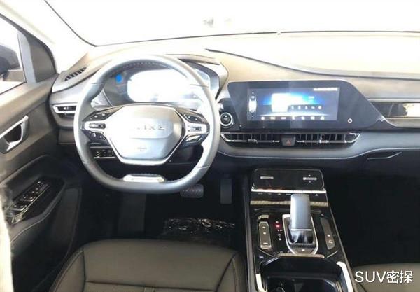 高尔夫|五菱凯捷实车现身，轴距2米8+侧开门，配6座布局要火？