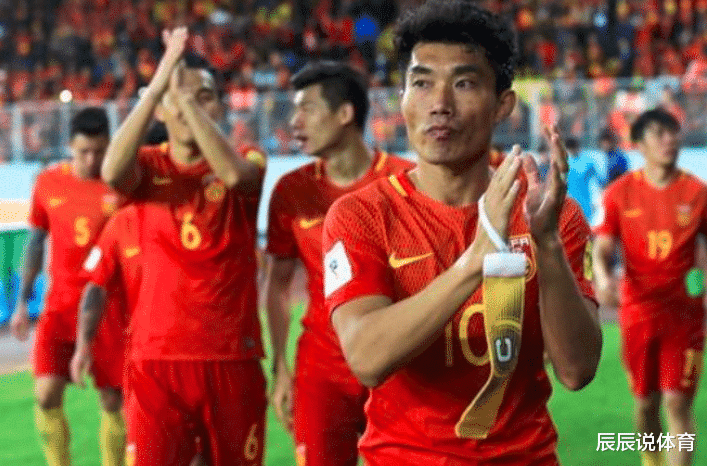 「郑智」国足队长一年赚1900万,不过在富婆妻子看来,只是九牛一毛