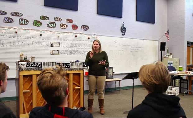 睹图|26岁女教师在家与男学生约会3次，被判90天监禁赔对方2.2万