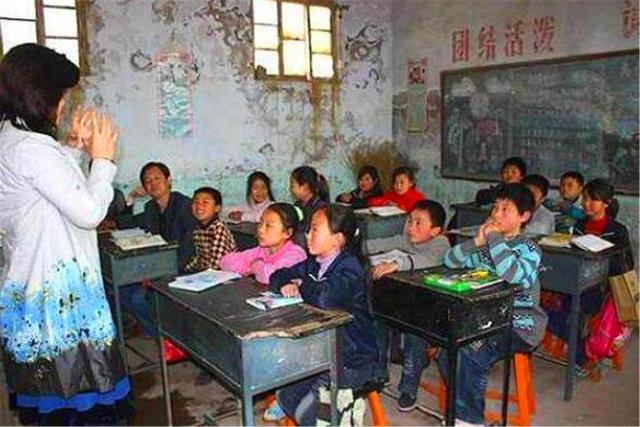 晓君侃史|当年为得到资助，试图给马云邮寄母鸡的女孩，被拒后事情发生反转