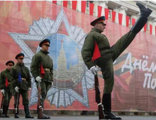 【】阅兵呢，能不能严肃的看完？！