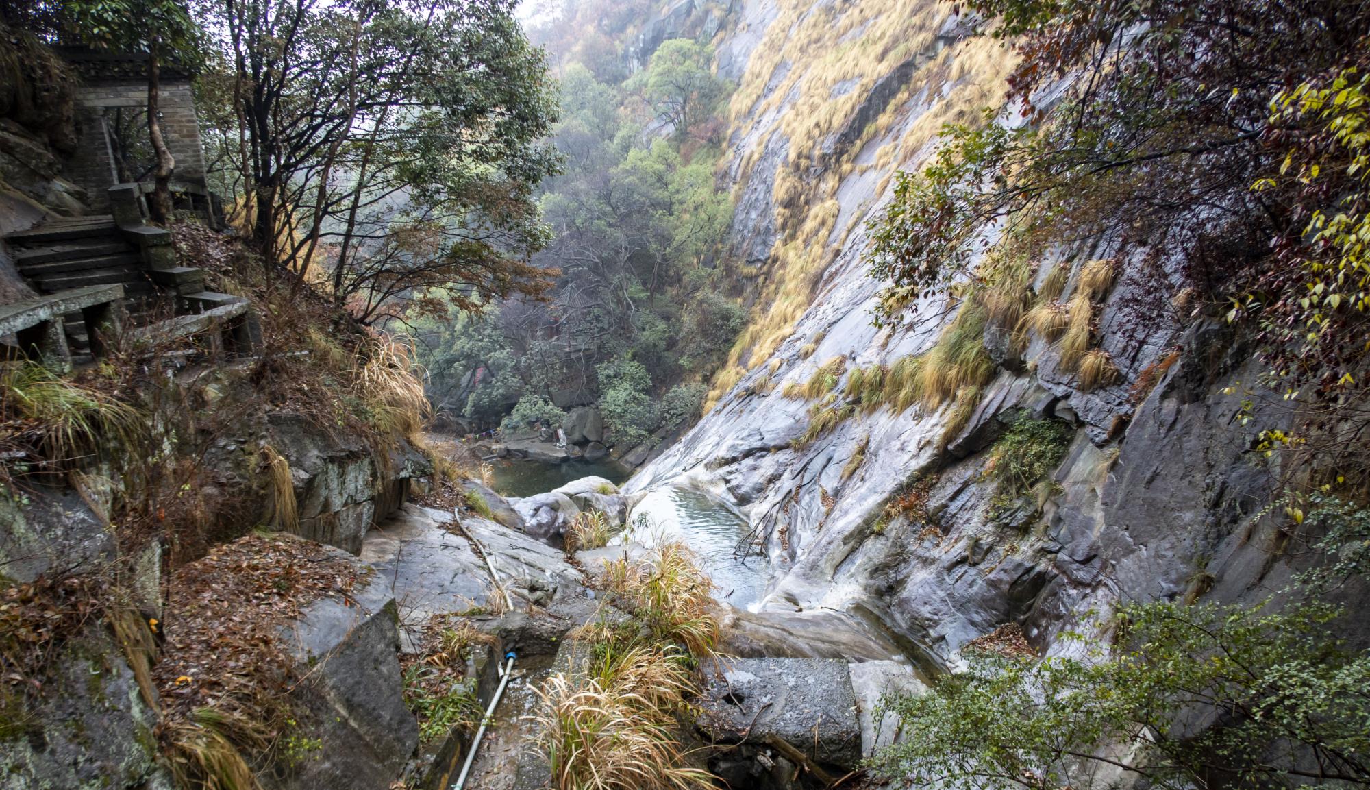 「庐山」1200年前李白的望庐山瀑布，现在瀑布什么样了？