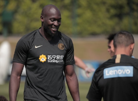 国际米兰@拼了！国米无惧魔鬼赛程，伊卡尔迪收两份大礼，拉菲尼亚盼回意甲