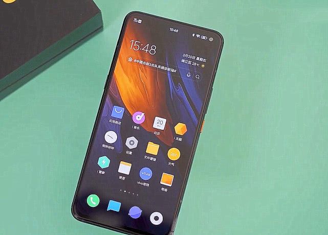 「iqoo」被称为“伪游戏手机”,vivo旗舰机再跌新低价,这次将如何圆场?