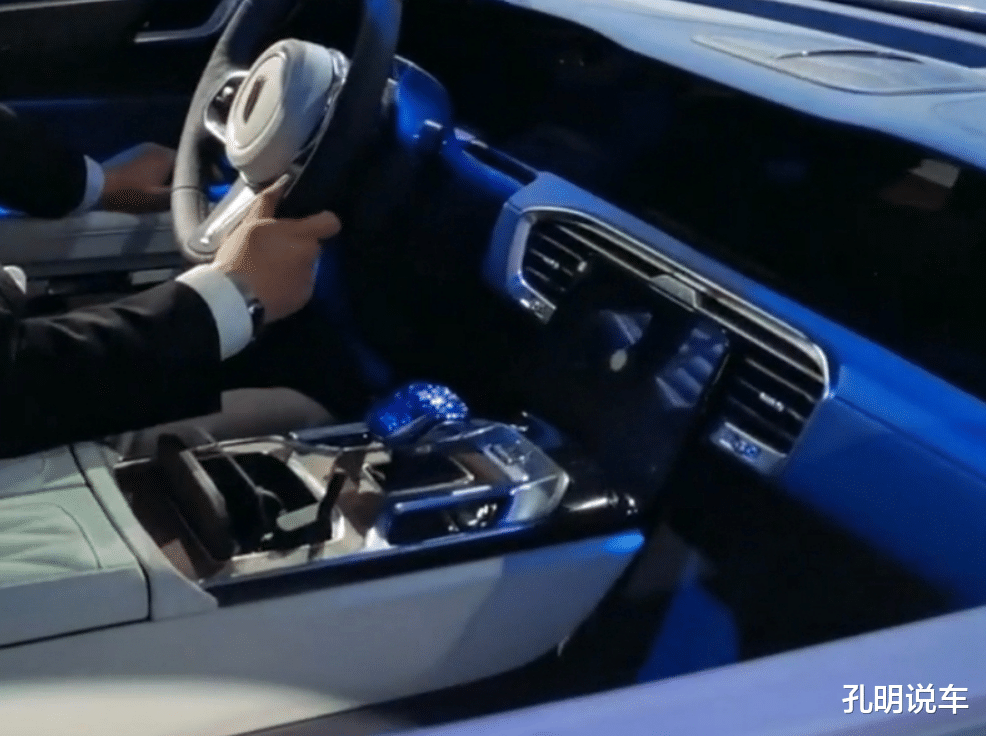 红旗汽车|新闻联播亮相红旗新车，大型SUV气场媲美库里南！内饰比H9还豪