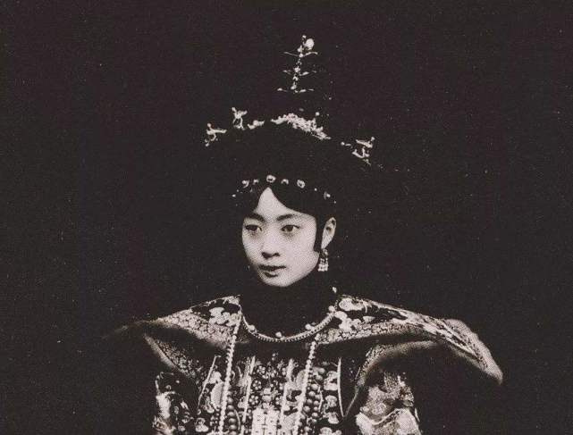 [婉容]婉容监狱病死后，被李姓两兄弟安葬，这二人后来下场如何？