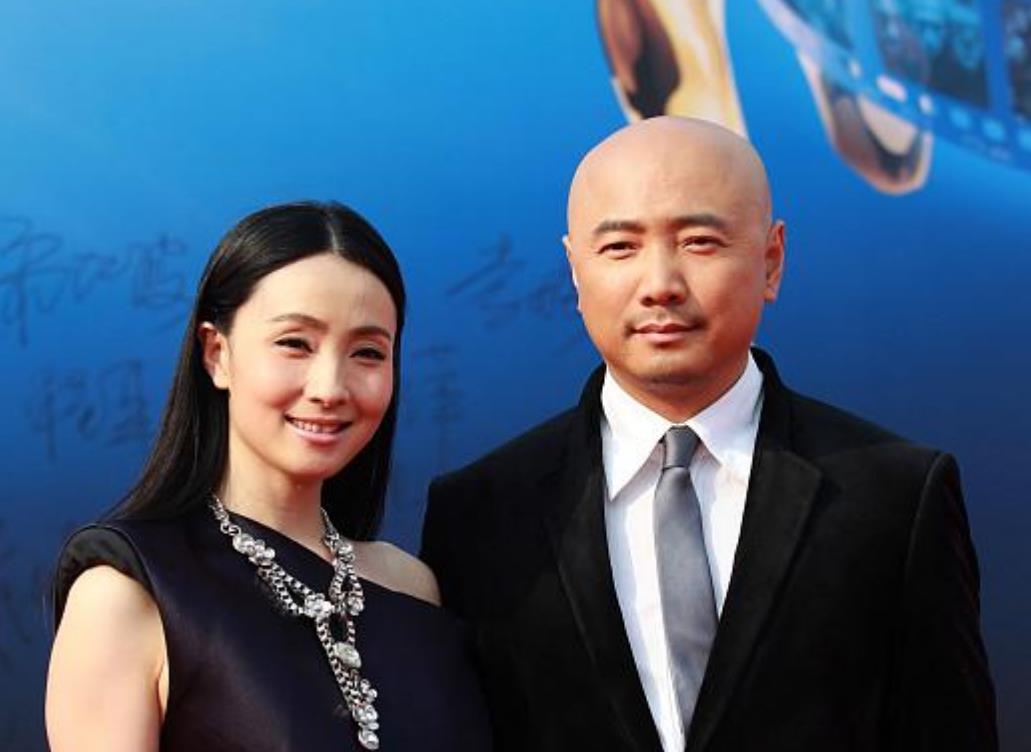 贺岁档@捧红丈夫后，换来的竟是离婚？和儿子相依为命，现在老公娶小7岁影后！